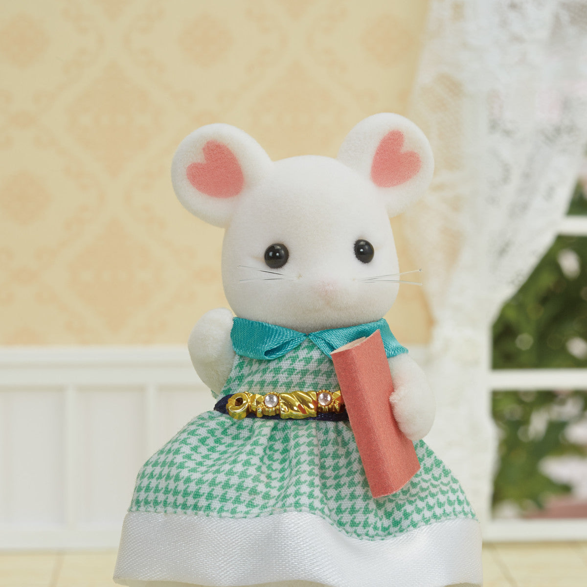 Town Girl Series - Stephanie Marshmallow Mouse Dolls, Playsets & Toy Figures Calico Critters